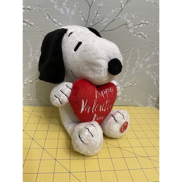 Peanuts Snoopy Musical Valentines Heart Plush 12”inch Sitting Peanuts Theme Song - Picture 2 of 9